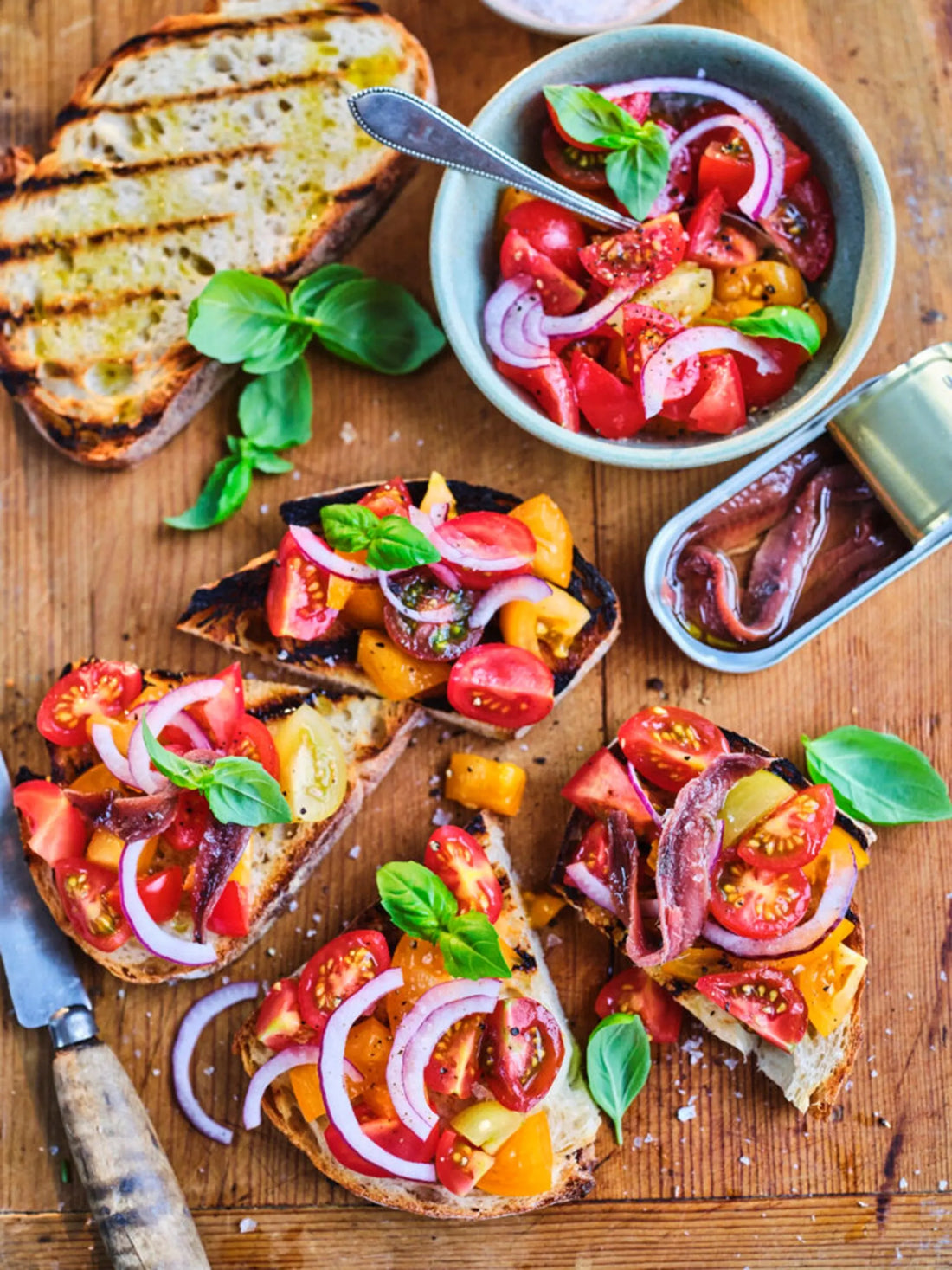 Maldon-Magic-Tomato-Red-Onion-Anchovy-Bruschetta petitstresors