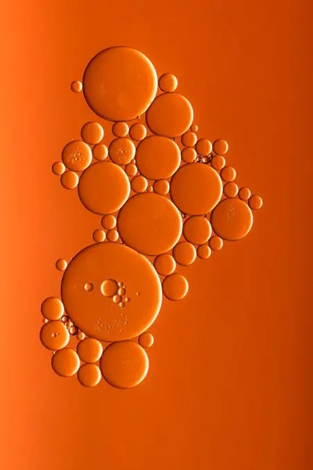 Picture of tomato sauce with little oil bubbles